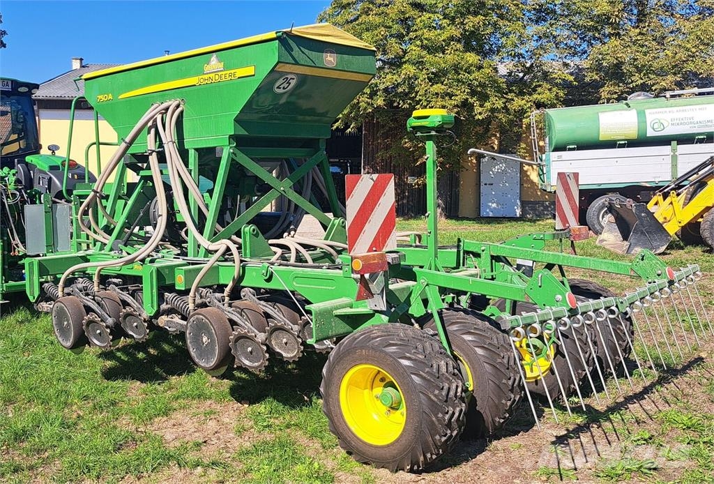 John Deere 750A ماكينات وملحقات زراعة أخرى