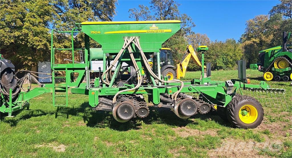 John Deere 750A ماكينات وملحقات زراعة أخرى
