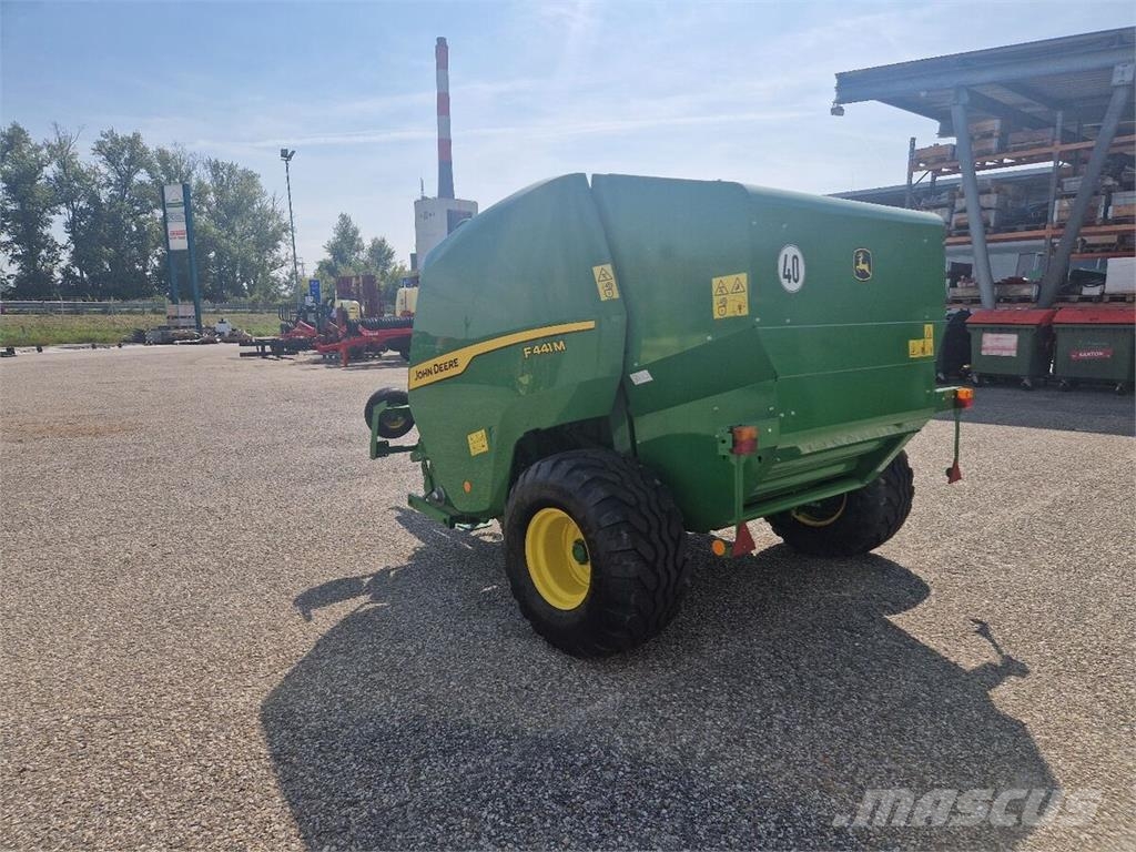 John Deere F441M Masina de balotat cilindric