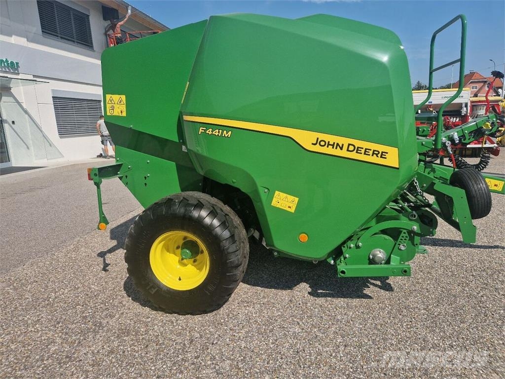 John Deere F441M Masina de balotat cilindric