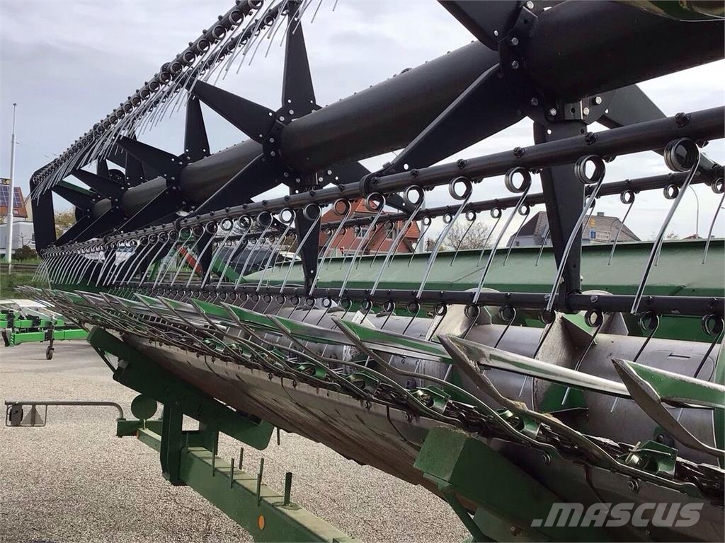 John Deere Schneidwerk 622 R mit Flötzinger Schneidwerkswag ملحقات الحصادات