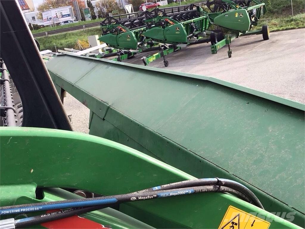 John Deere Schneidwerk 622 R mit Flötzinger Schneidwerkswag ملحقات الحصادات