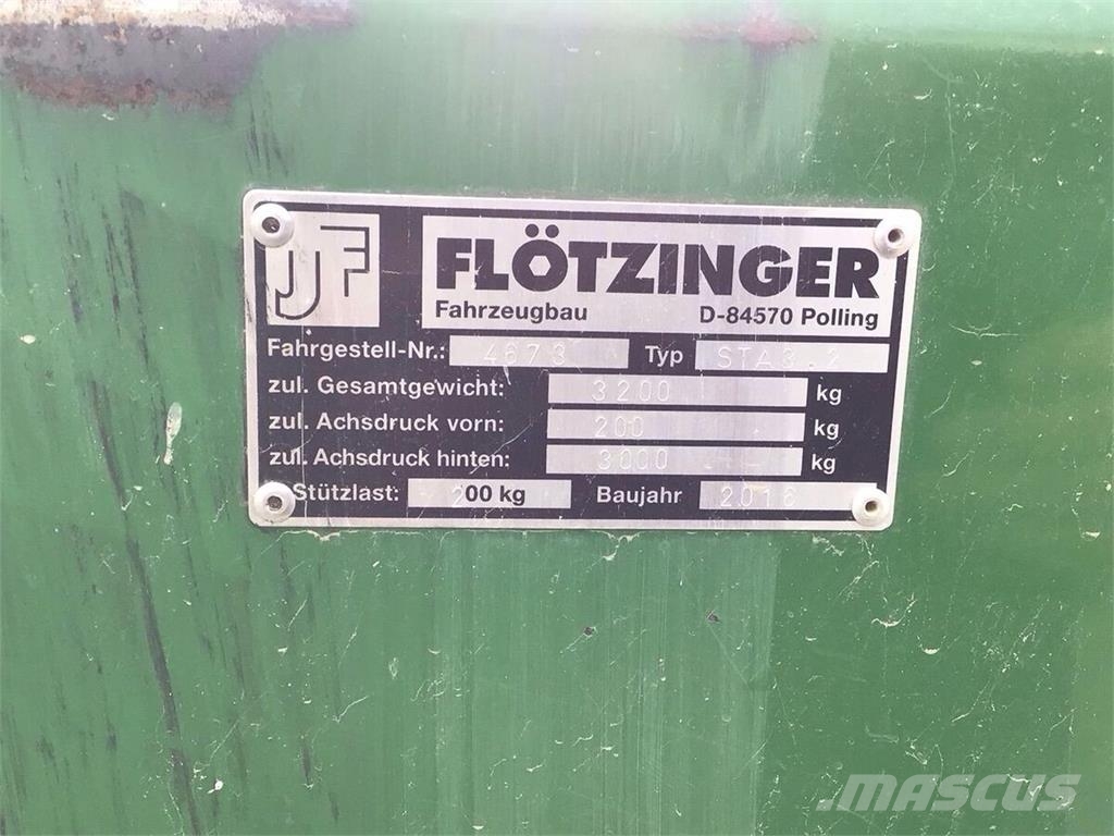 John Deere Schneidwerk 622 R mit Flötzinger Schneidwerkswag ملحقات الحصادات