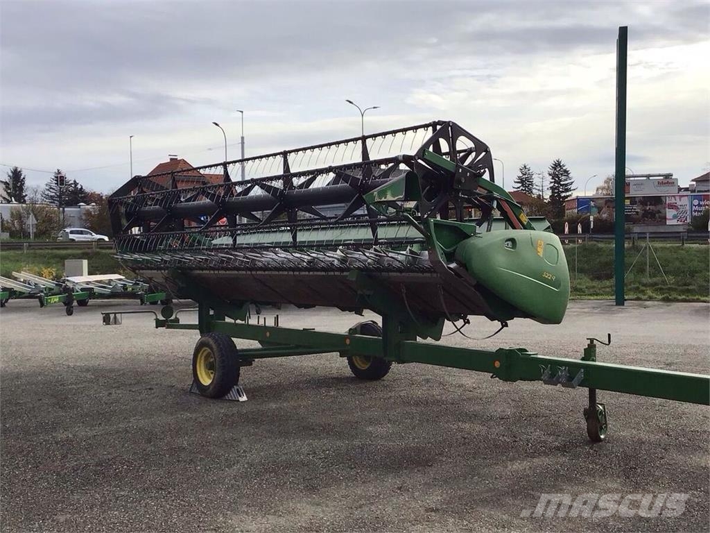 John Deere Schneidwerk 622 R mit Flötzinger Schneidwerkswag ملحقات الحصادات