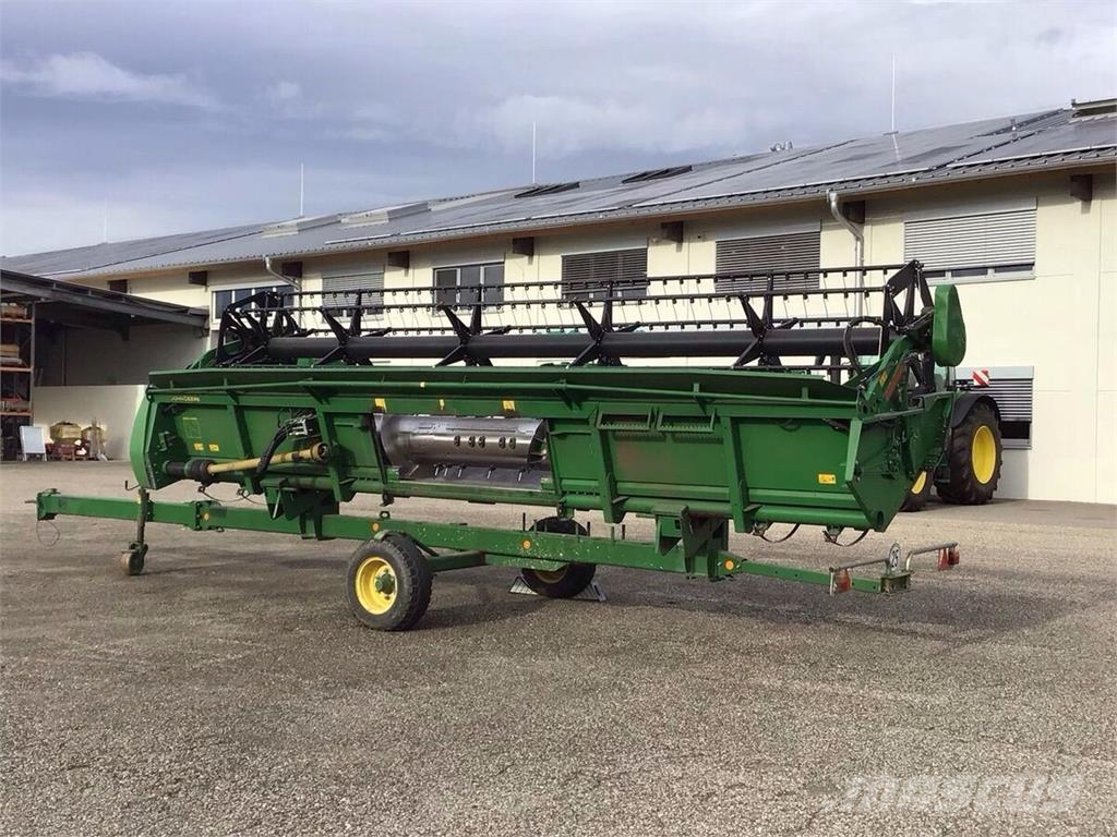 John Deere Schneidwerk 622 R mit Flötzinger Schneidwerkswag ملحقات الحصادات