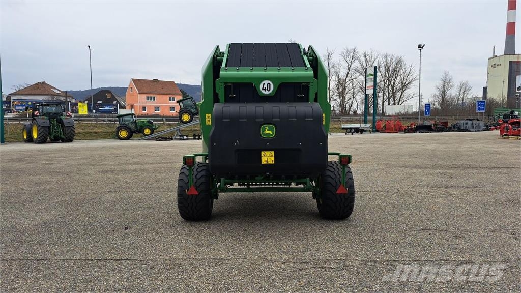 John Deere V451M محزمات مستديرة