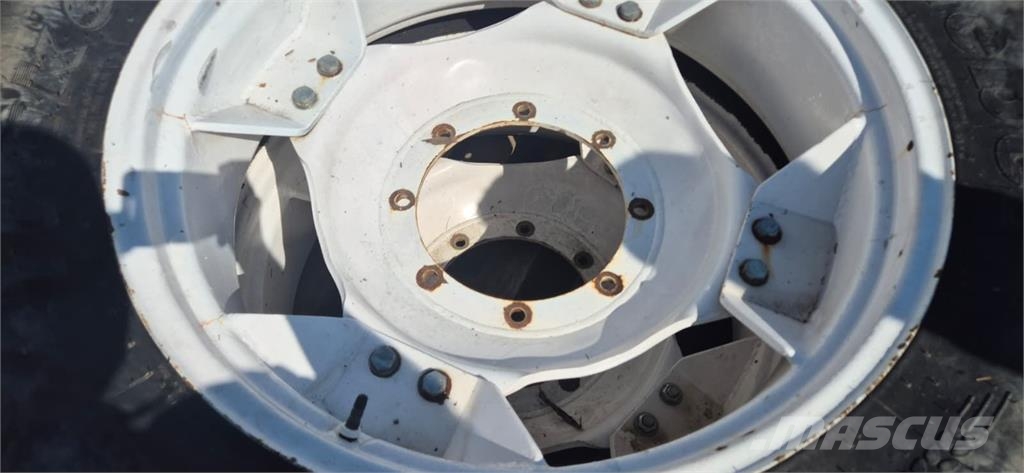Kleber 320/85 R32 الإطارات والعجلات والحافات