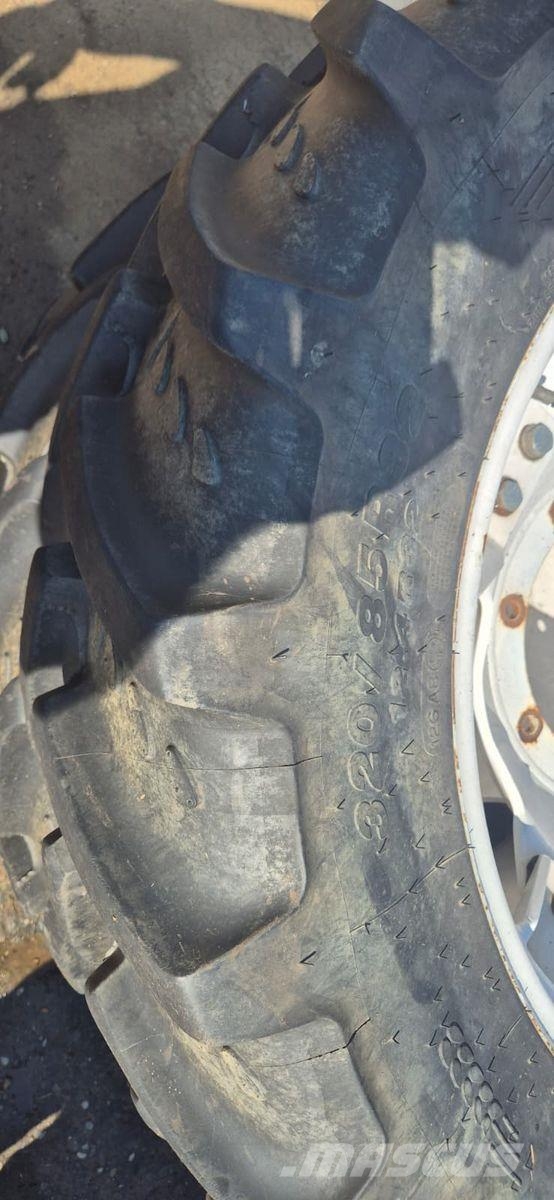 Kleber 320/85 R32 الإطارات والعجلات والحافات