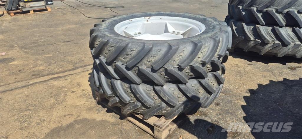 Kleber 320/85 R32 الإطارات والعجلات والحافات