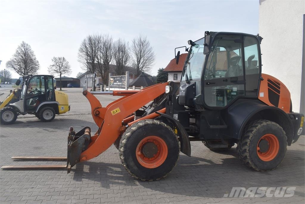 Komatsu WA100M-7 mit Straßenzulassung لوادر بعجل