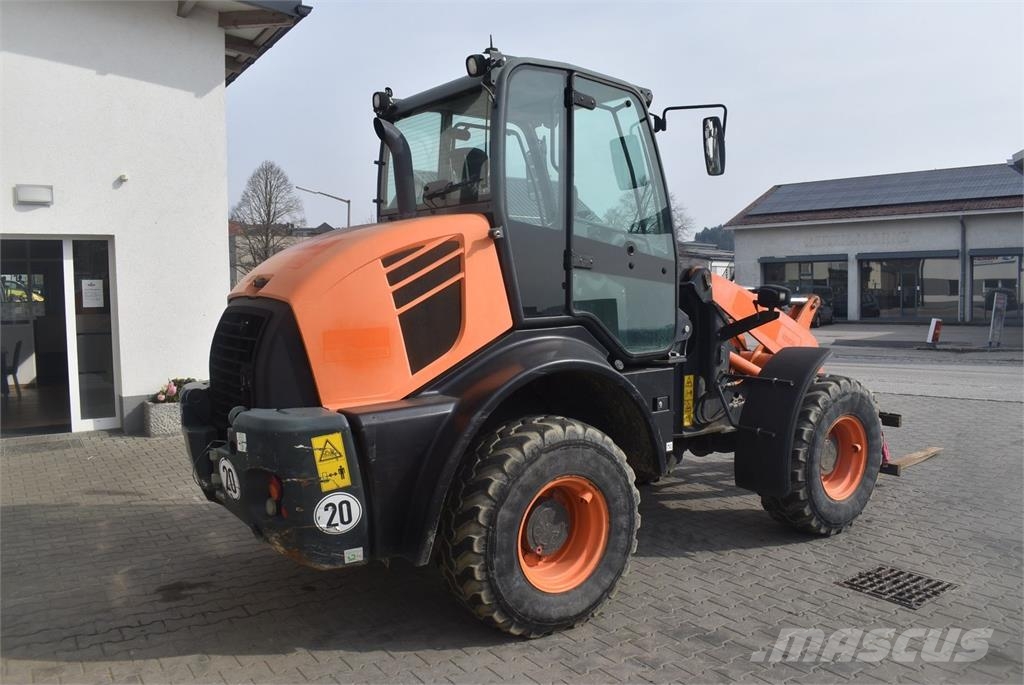 Komatsu WA100M-7 mit Straßenzulassung لوادر بعجل