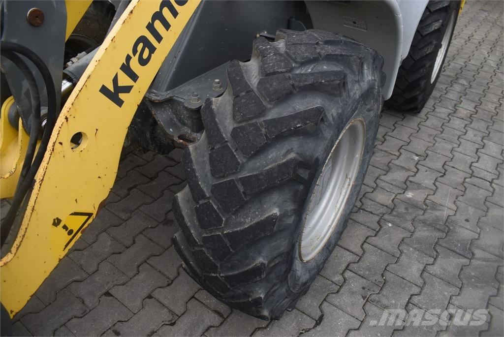 Kramer 750 Kolesni nakladalci