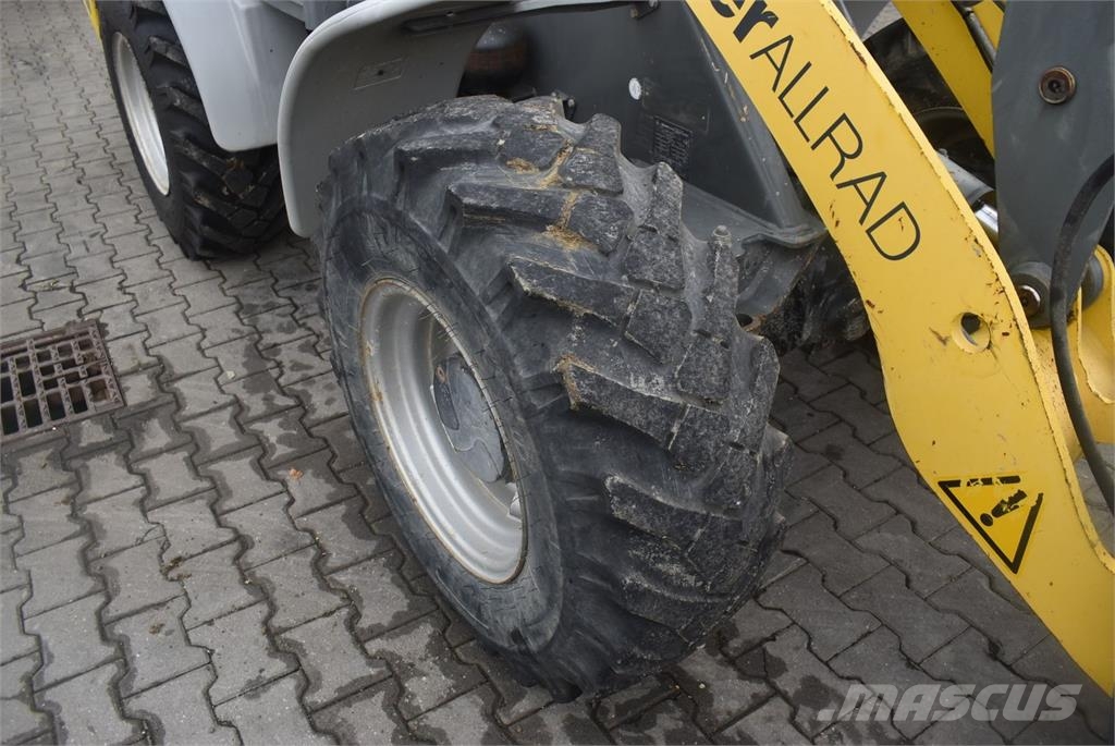 Kramer 750 Kolesni nakladalci