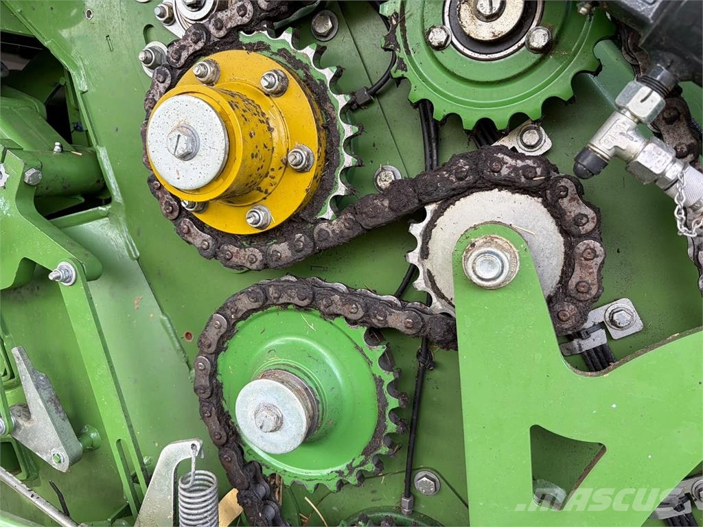 Krone Varipack V 165 XC Plus 圓型牧草打包機