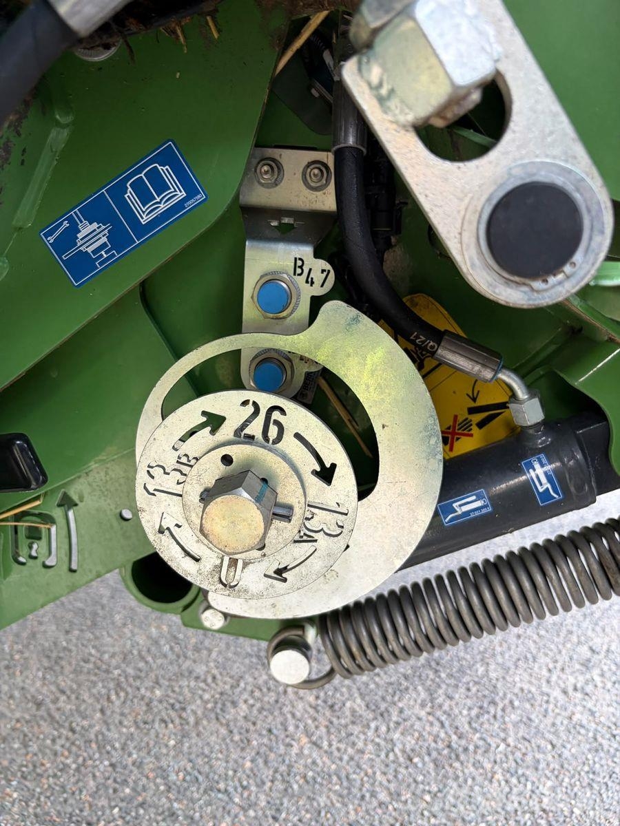 Krone Varipack V 165 XC Plus 圓型牧草打包機
