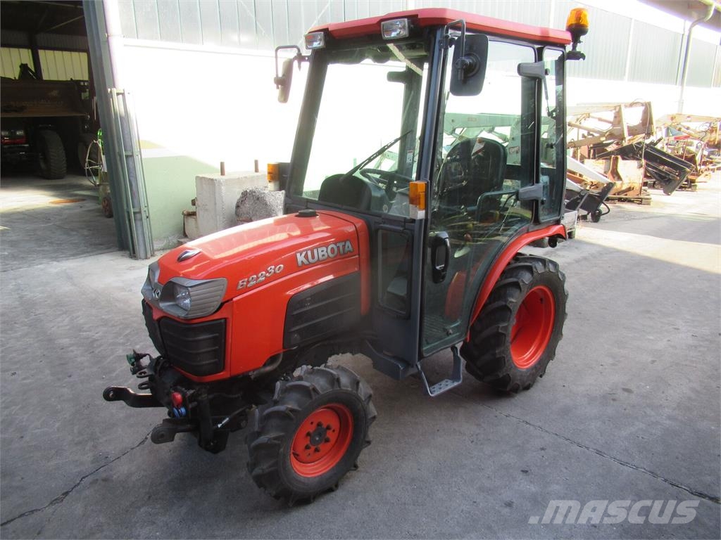 Kubota B2230 HDBS الجرارات