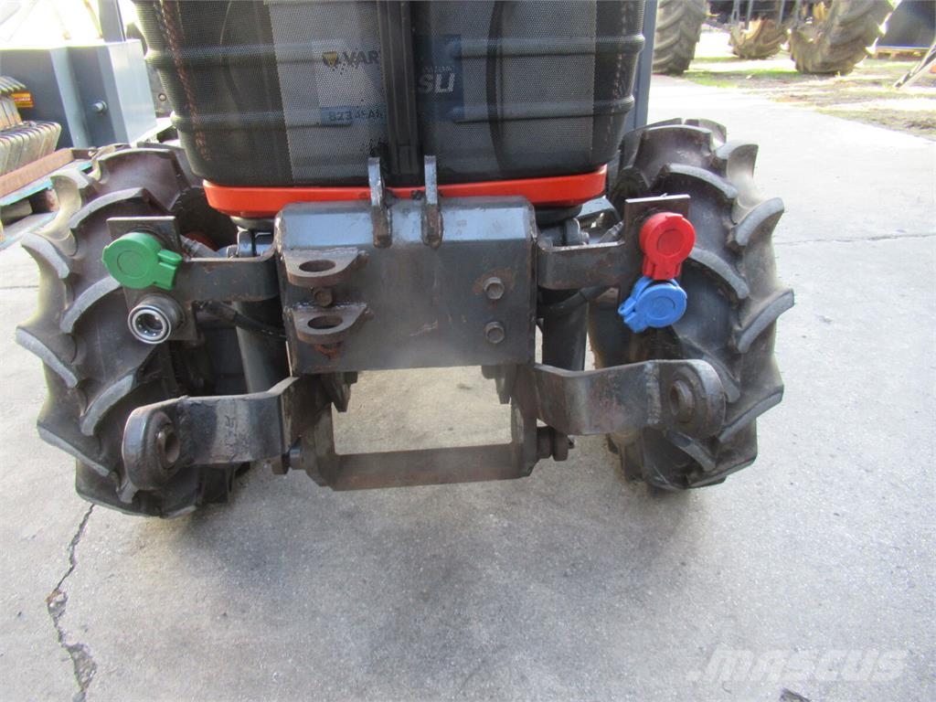 Kubota B2230 HDBS الجرارات
