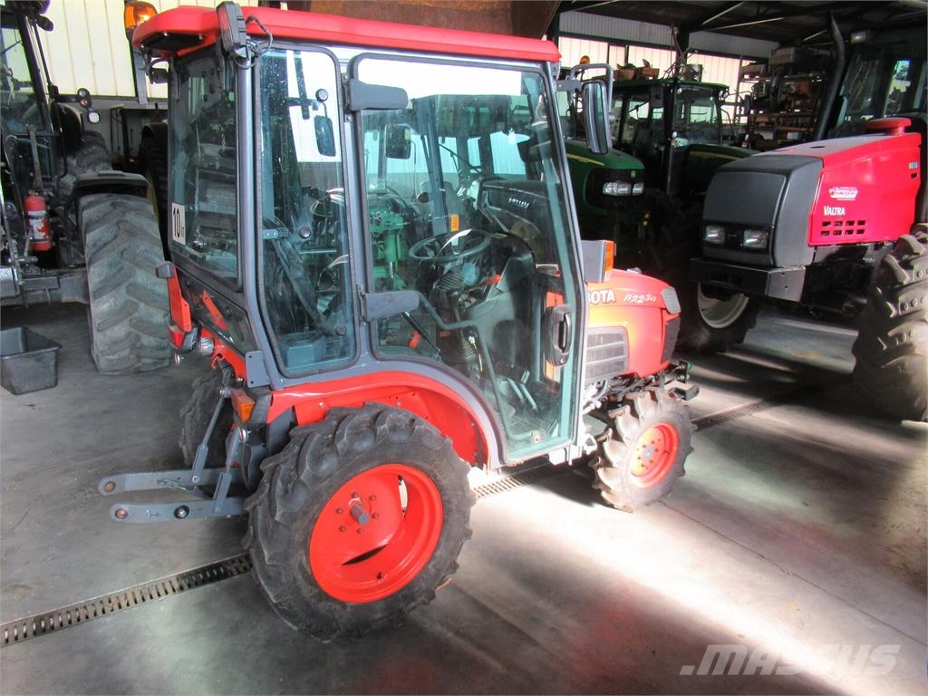 Kubota B2230 HDBS الجرارات