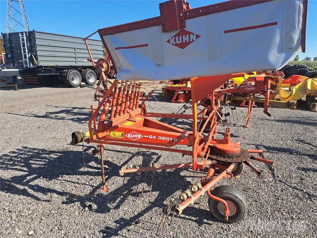 Kuhn GA 3201 Прибиральні комбайни