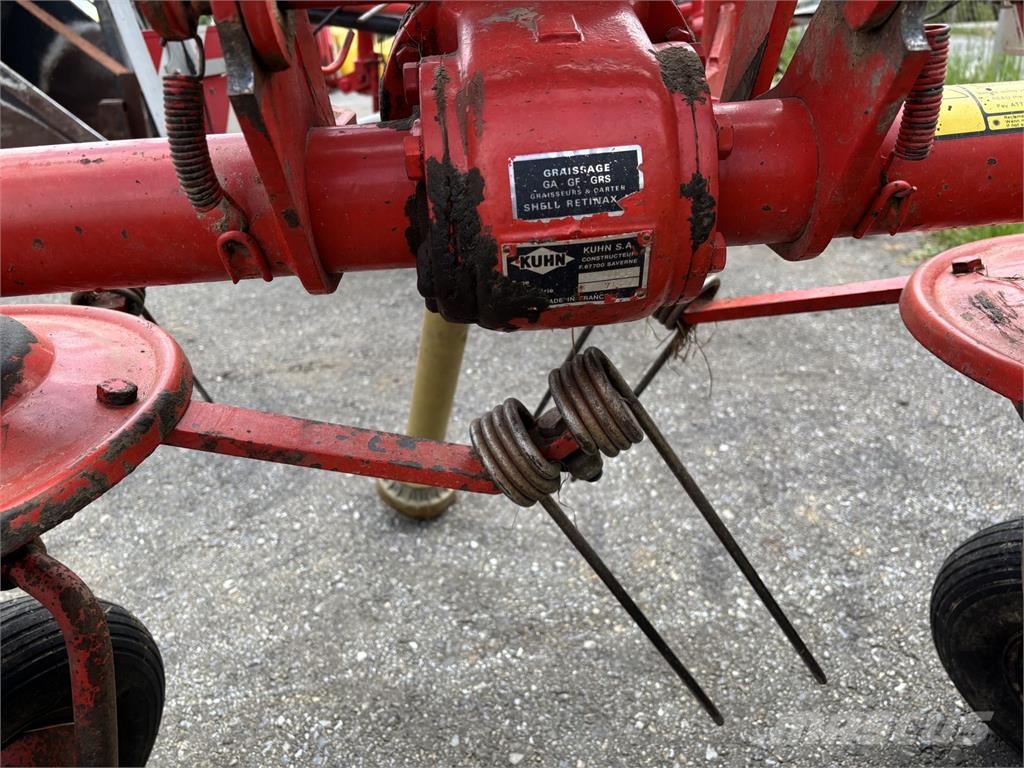 Kuhn GF 440 P Pöyhimet ja haravat