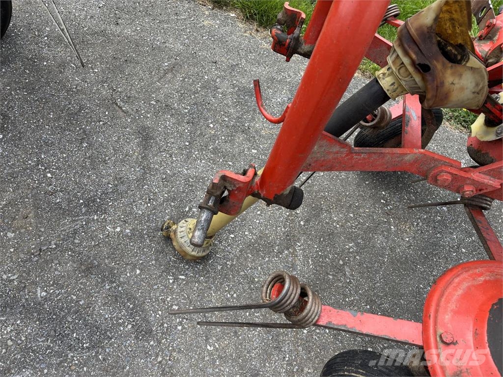 Kuhn GF 440 P Pöyhimet ja haravat