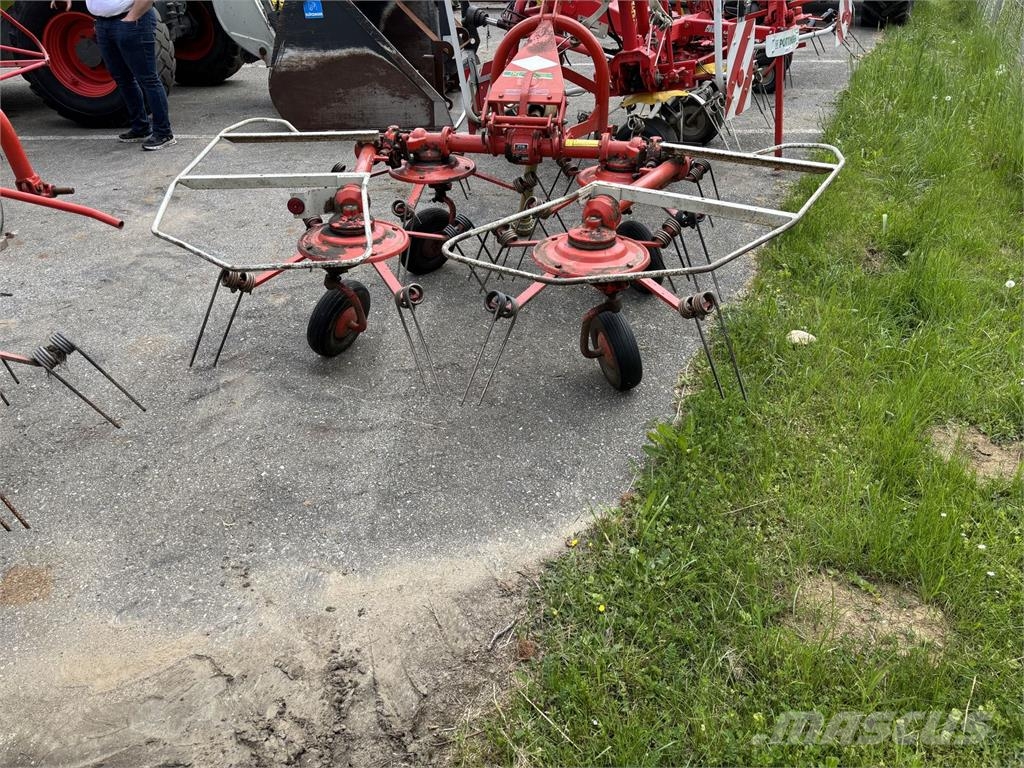 Kuhn GF 440 P Pöyhimet ja haravat