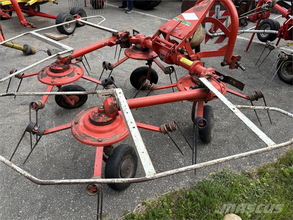 Kuhn GF 440 P Pöyhimet ja haravat