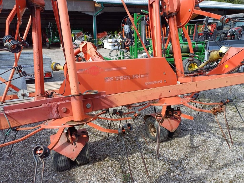 Kuhn GF 7501 MH مكابس وميبسات التبن
