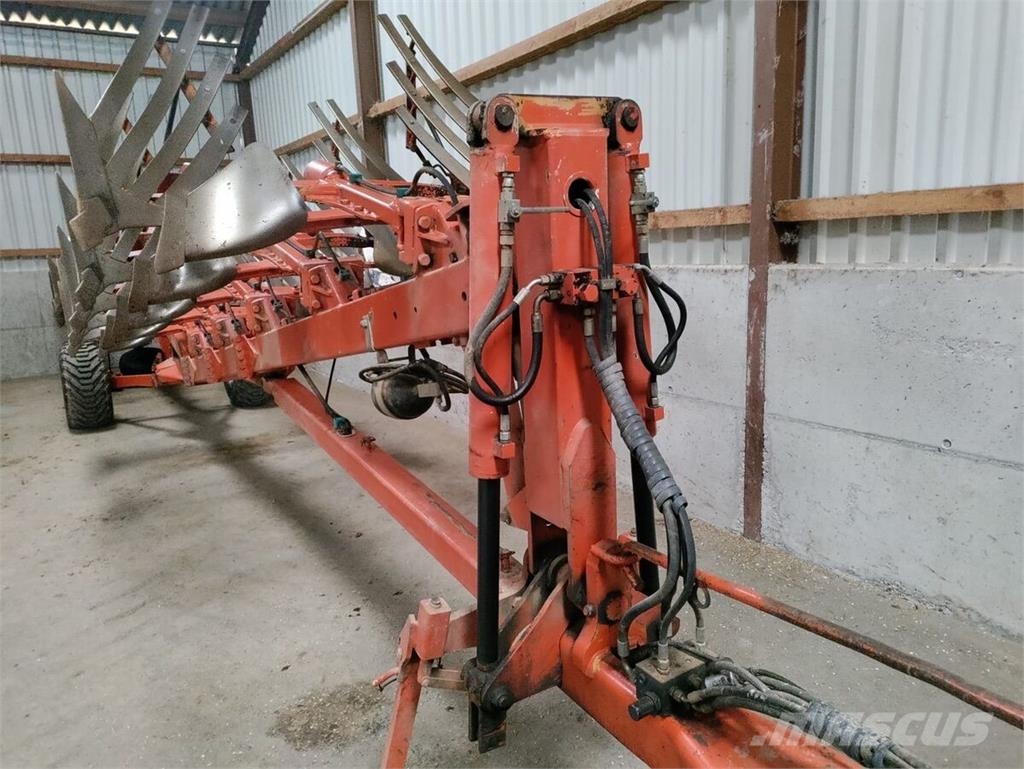 Kuhn Manager 8 NSH Ploughs