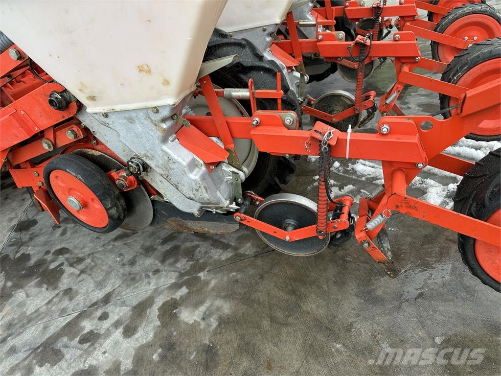 Kuhn Planter 2 8-reihig معدات بذر