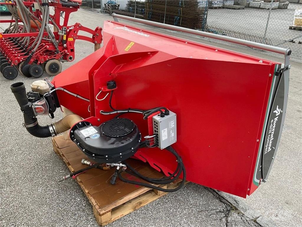 Kverneland E-Drill Compact 3 m 드릴