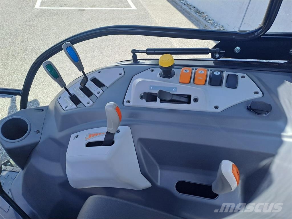 Landini 4-070 الجرارات