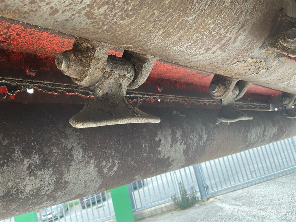 Maschio Bisonte 300 جزازات وأغطية المراعي