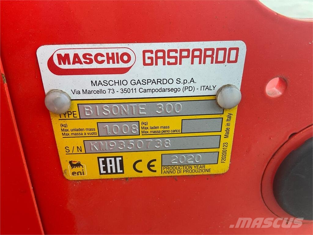 Maschio Bisonte 300 جزازات وأغطية المراعي