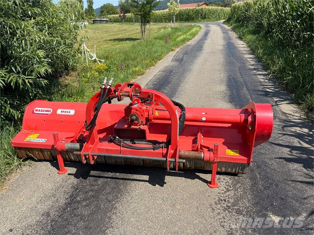 Maschio Brava 230L جزازات وأغطية المراعي