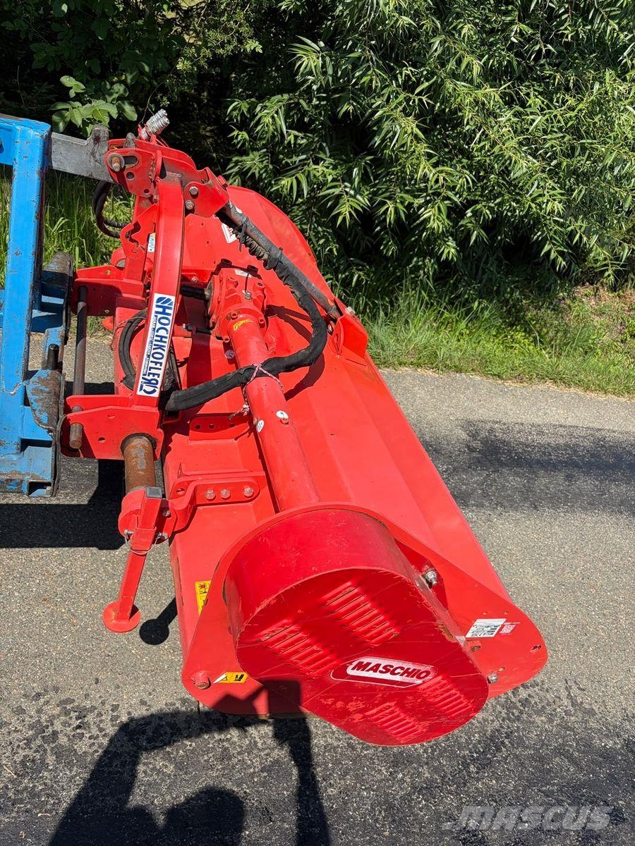 Maschio Brava 230L جزازات وأغطية المراعي