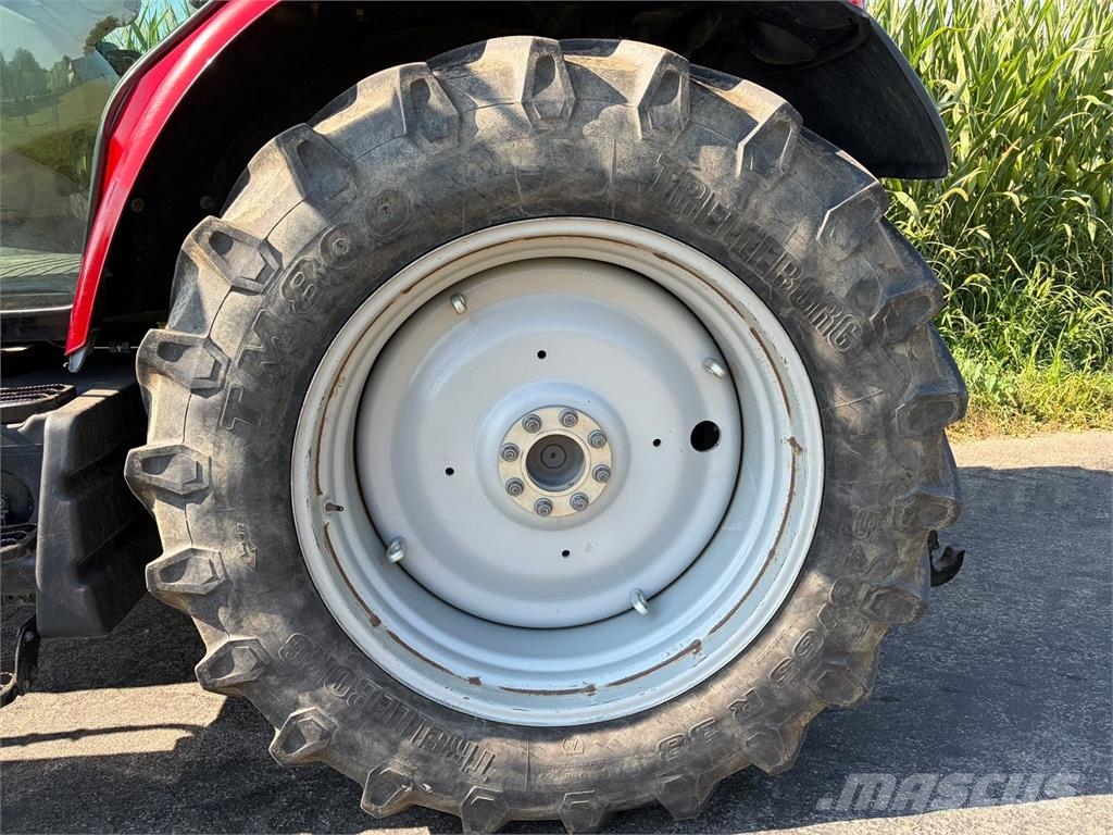 Massey Ferguson MF 5611 Dyna-4 Essential الجرارات
