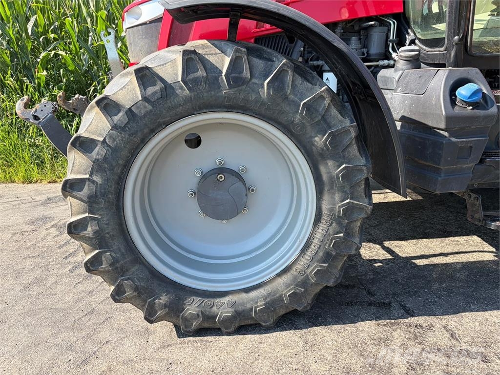 Massey Ferguson MF 5611 Dyna-4 Essential الجرارات