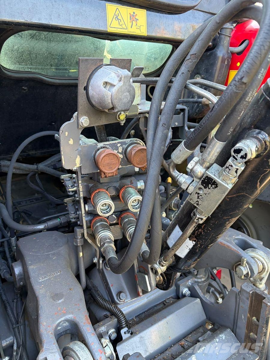 Massey Ferguson MF 5611 Dyna-4 Essential الجرارات
