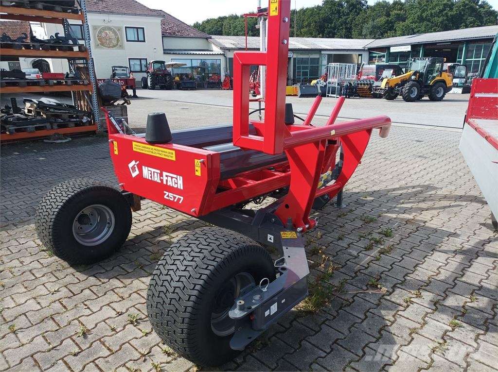 Metal-Fach Z 577 Ballenwickler mit Selbstladearm Muut heinä- ja tuorerehukoneet