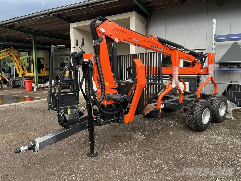  MTM Forest 10TX S60 mit MTM 7100 Kran 林業拖車
