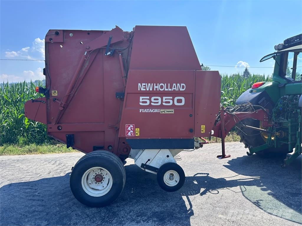New Holland 5950 Rundballenpressen