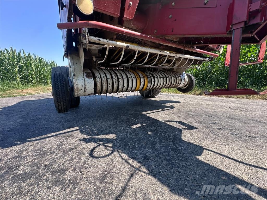 New Holland 5950 Rundballenpressen