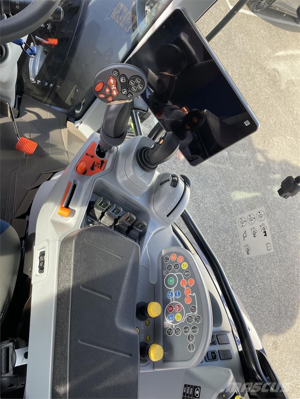New Holland T6.180 Stage V الجرارات