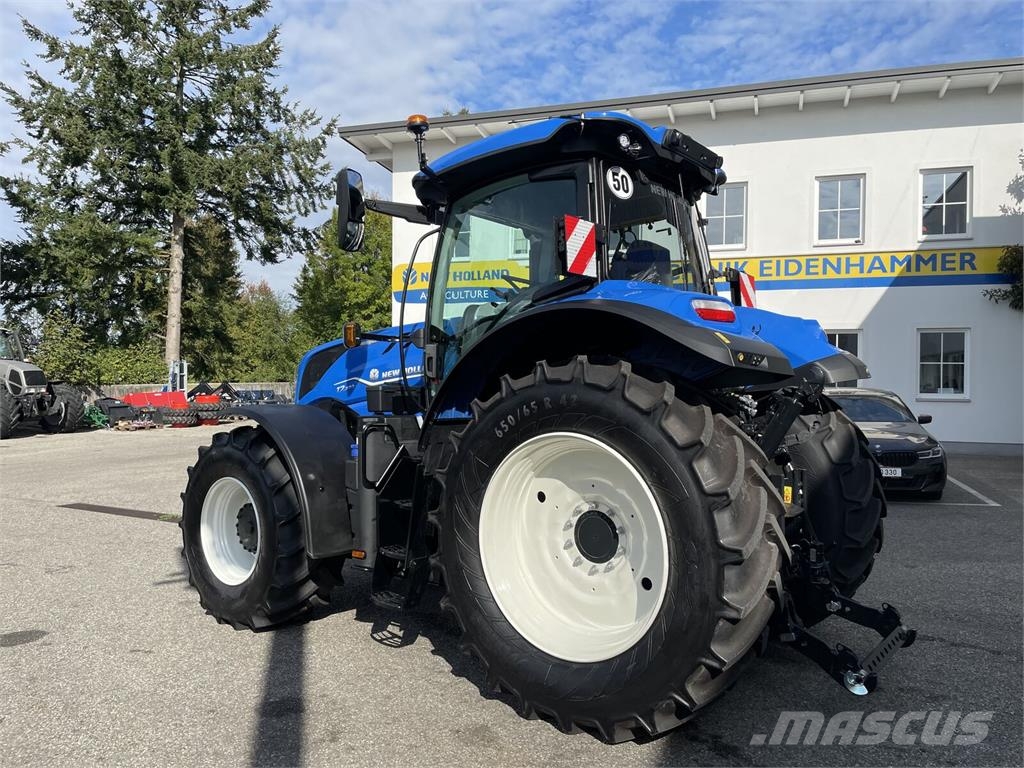 New Holland T7.230 PLM Auto Command الجرارات
