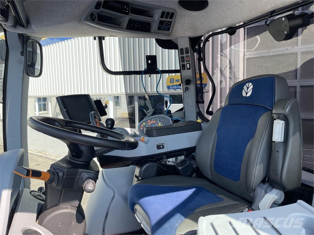 New Holland T7.270 Auto Command SideWinder II (Stage V) Traktory