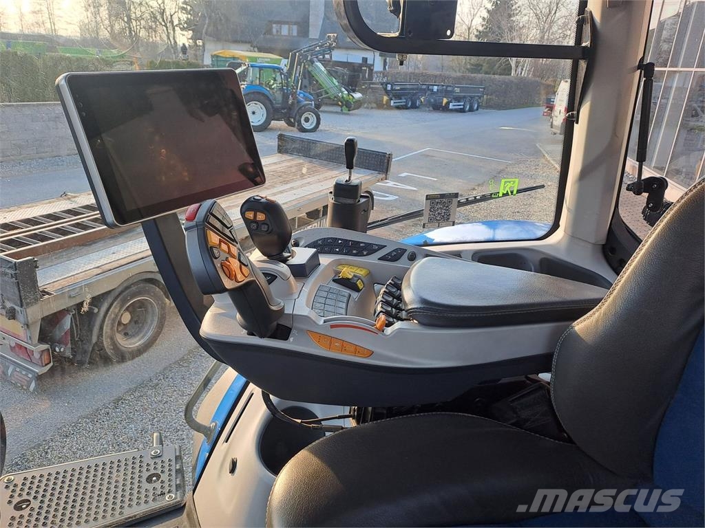 New Holland T8.380 Genesis Auto Command Traktory