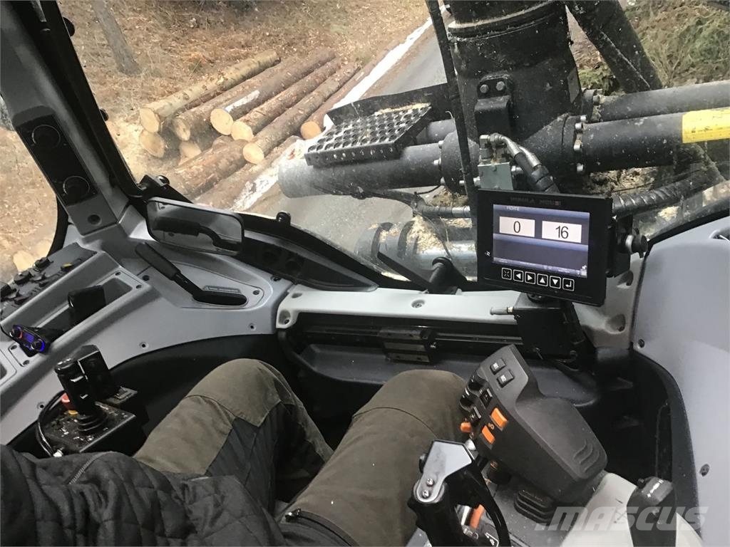 Nisula 500 H mit Valtra T174D Outro