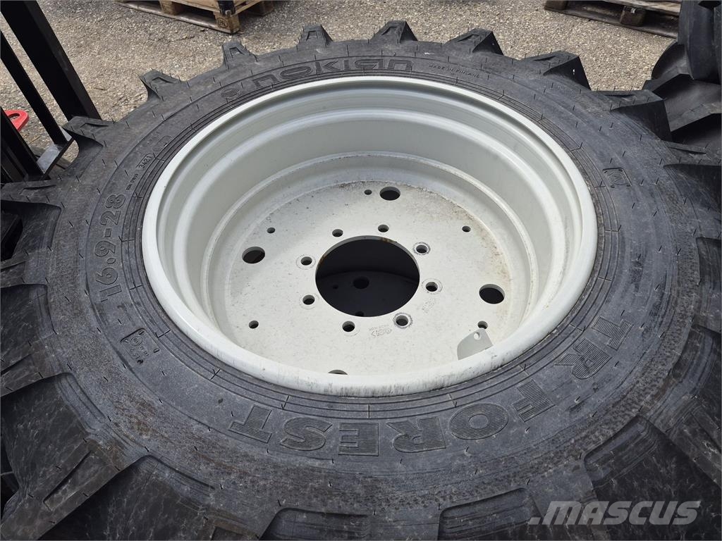 Nokian 20.8R38 & 16.9R28 Ruedas