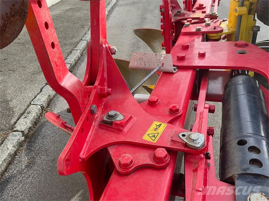 Pöttinger Servo 35 S Plus 4-sch. محاريث تقليدية